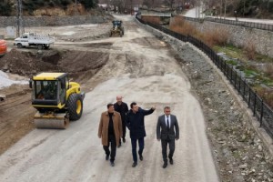 Bahçe Yeni Mahalle’de Yol Seferberliği! Başkan Kadıoğlu Sahada
