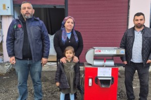 Kadirli’de Hassas Gruplara Salça Makinesi Desteği