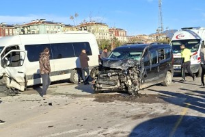 Osmaniye'de İşçi Servisi Kazası: 7 Yaralı