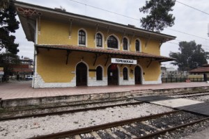 Tarihin ve Rayların Kesiştiği Nokta: Asırlık Toprakkale Garı