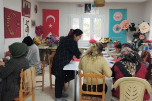 Toprakkale’de Kadın İstihdamına ADEM Desteği: EVA Çiçek Kursu Başladı