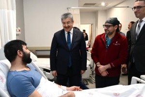 Vali Dr. Erdinç Yılmaz’dan Yılın Son Akşamında Polis ve Hastane Ziyareti