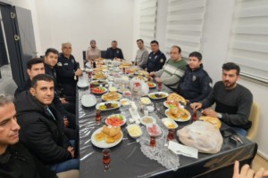 Osmaniye Emniyet Müdürü Sarıbuva İlk Sahurunu Personeliyle Yaptı