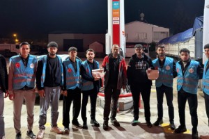 Toprakkale’de Ak Partili Gençlerden Gece Mesaisine Sahur Desteği