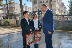 Vali Serdengeçti’den Öğrenciye Anlamlı Mesaj: Cumhurbaşkanı Olursun İnşallah