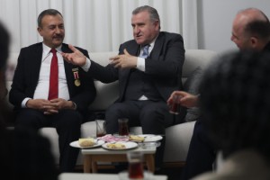 Bakan Bak’tan Depremde Ailesini Kaybeden Kaba’ya Ziyaret