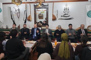 Başkan Uyutmaz Üniversiteli Gençlere İftar Verdi