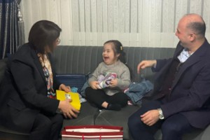 Osmaniye Valisi Serdengeçti ve Eşinden Down Sendromlu Ebru’ya İftar Ziyareti