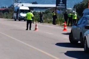 Toprakkale-Osmaniye Yolunda Elektrik Çalışması Trafiği Kilitledi