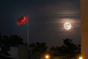 Toprakkale’de Kanlı Dolunay Görüntülendi