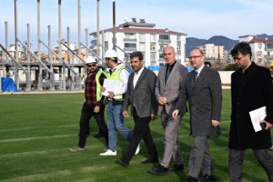 Vali Serdengeçti 7 Ocak Stadı Çalışmalarını Yerinde İnceledi