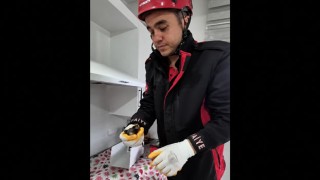 Osmaniye’de Havalandırma Borusuna Sıkışan 3 Kırlangıç Kurtarıldı