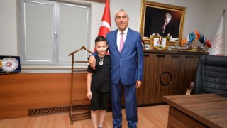 6 Şubat Depremlerinde Gönülleri Fetheden Emirhan'dan Duygulandıran Ziyaret