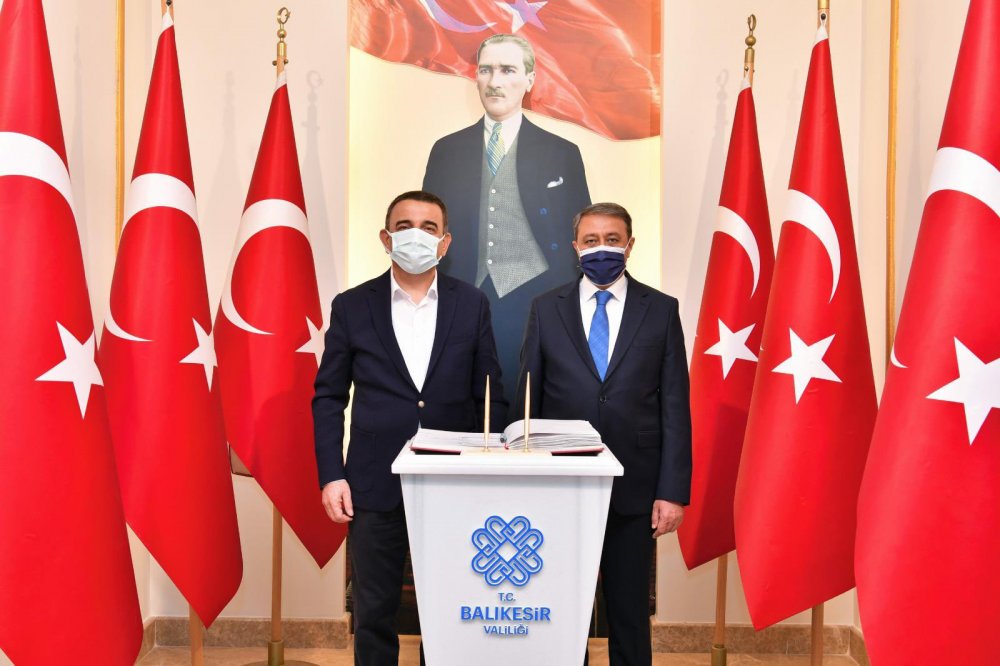 Siirt Valisi'nden makam ziyareti