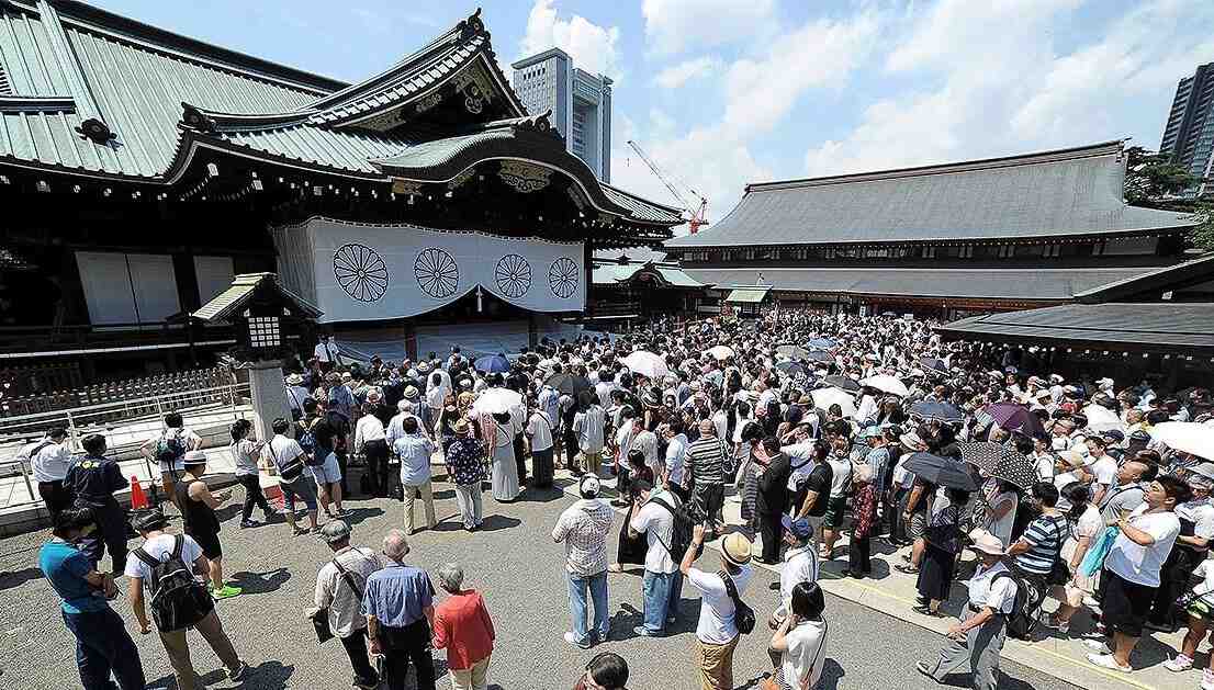 Japonya Başbakanı Suga'dan tartışmalı tapınağa bağış