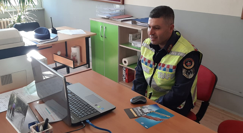 Jandarma’dan öğrencilere trafik eğitimi verildi