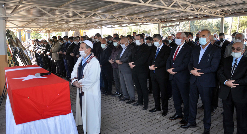 Eski Bakan Şanal, son yolculuğuna uğurlandı