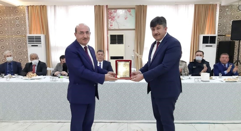 Bahçe Belediyesi’nden Bolat’a veda yemeği