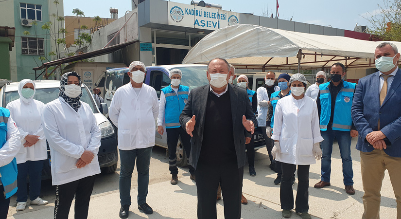 Kadirli Belediyesinden 3 bin kişiye sıcak yemek