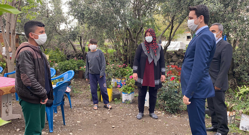 Kaymakam Kahraman çocukları sevindirdi