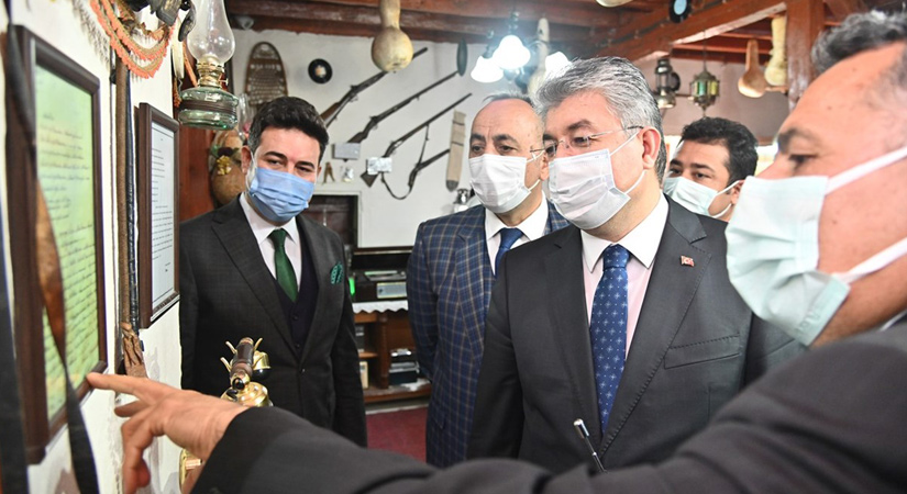 Vali Yılmaz, Etrografik kültür evini ziyaret etti