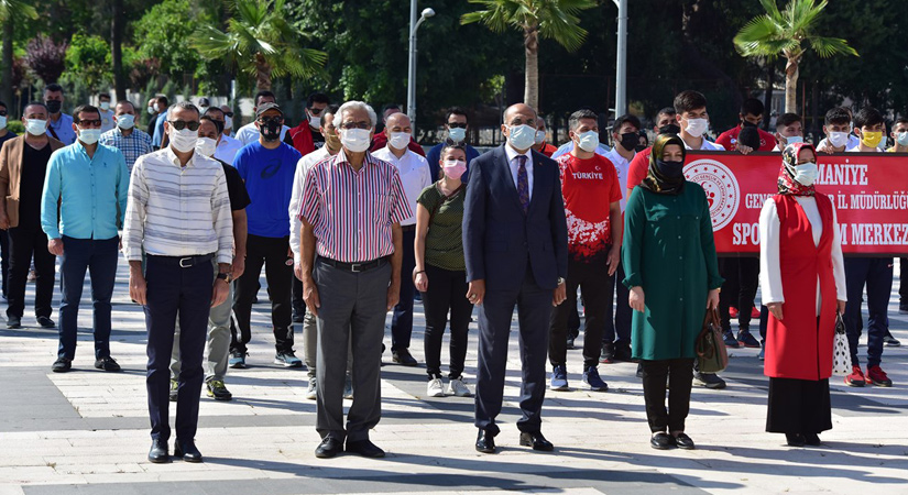 19 Mayıs’ı 10 dakikalık törenle kutladık