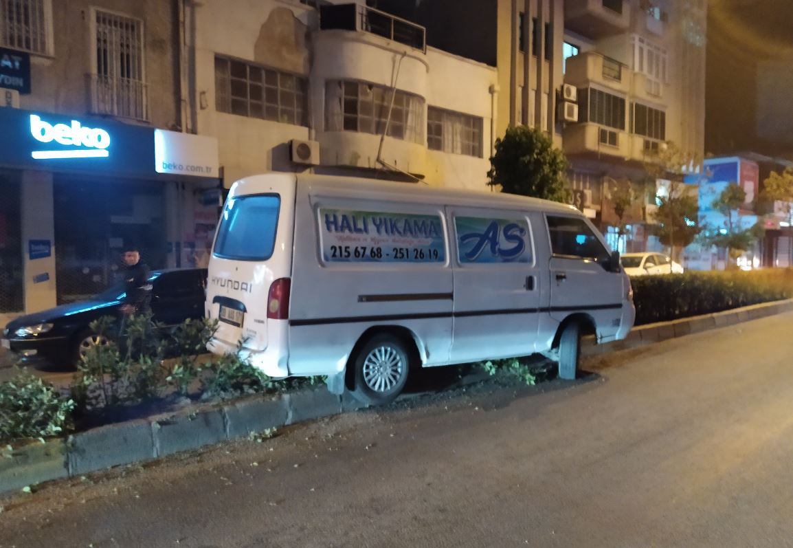 Aydın’da alkollü sürücü refüje çıktı