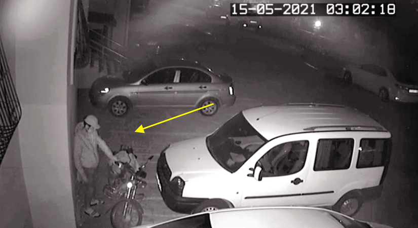 Motosikletin direksiyon kilidini kırıp, düz kontak yaparak çaldı