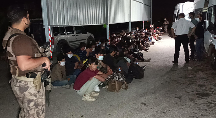 Osmaniye'de Afganistan ve Pakistan uyruklu 66 kaçak yakalandı