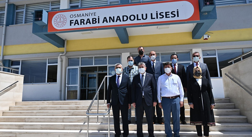 Vali Yılmaz, okul ziyaretinde, yeni okullar hakkında bilgi aldı