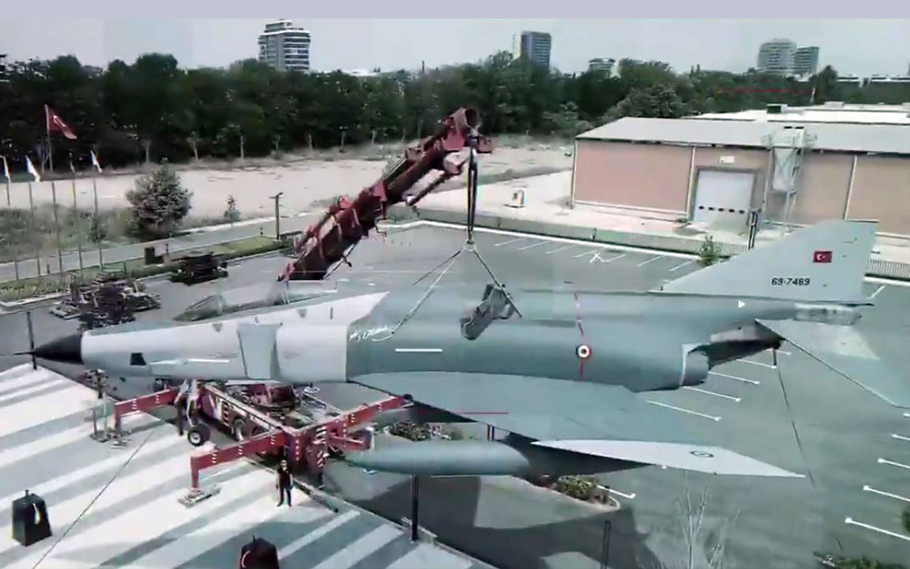 F4 Phantom uçağı GUHEM’e iniş yaptı!