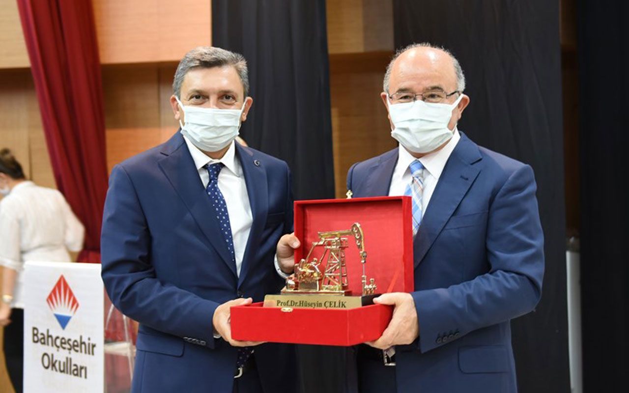 Batman’da eski Bakan Çelik, yüreklere dokundu