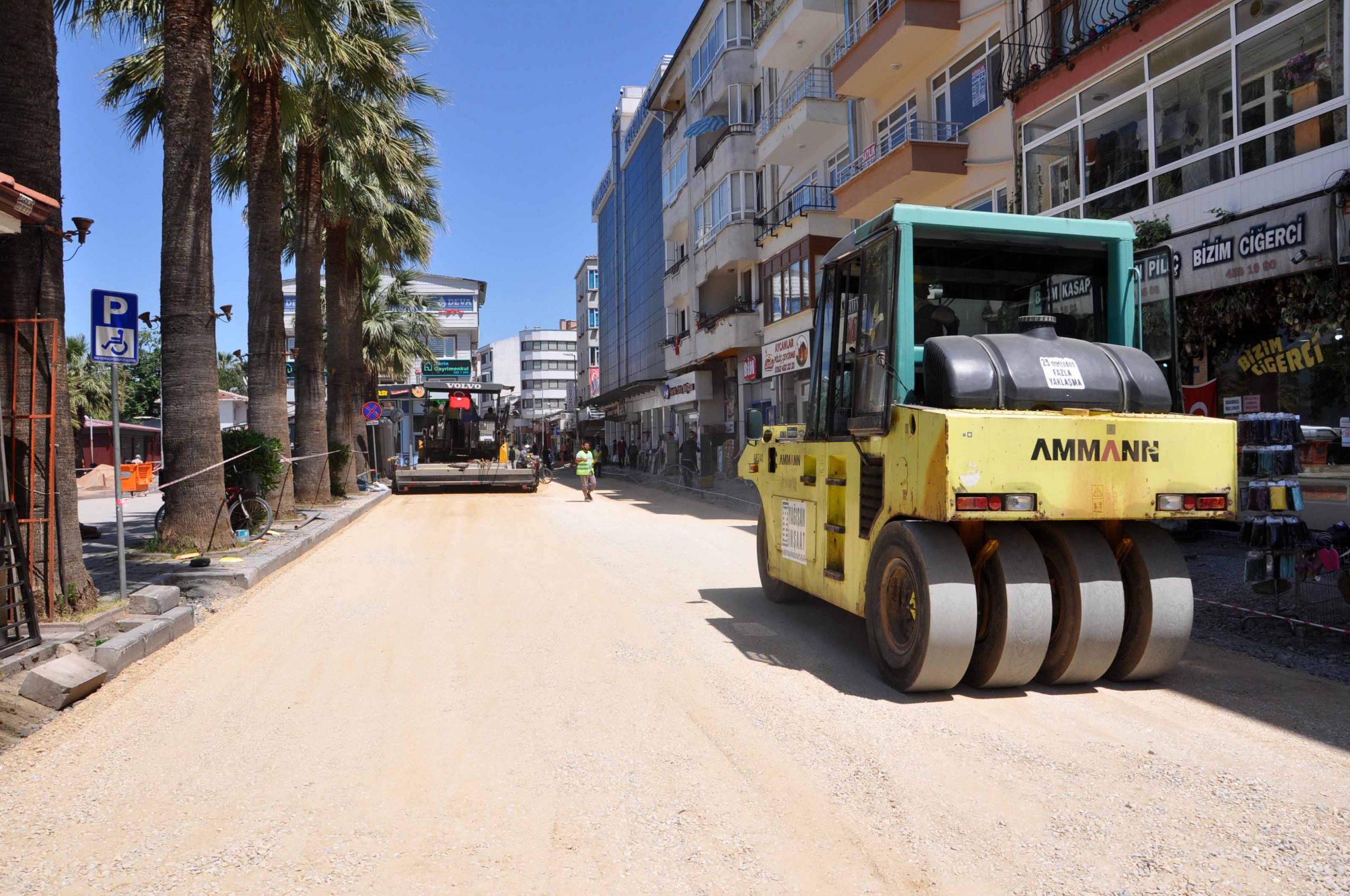 Kocaeli’de Karamürsel İnönü Caddesi asfaltlanıyor