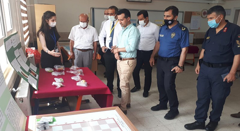 Kaymakam Almalı Bilim Fuarını ziyaret etti