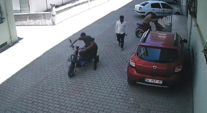 Park halindeki elektrikli bisikletleri çalan 3 şüpheliden 1’i yakalandı