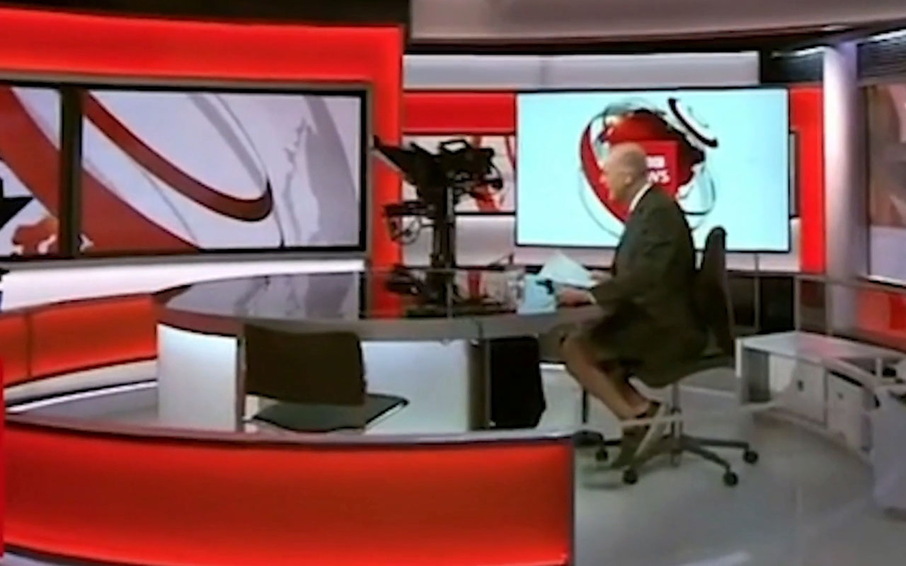 BBC sunucusu haberi şortla sundu!