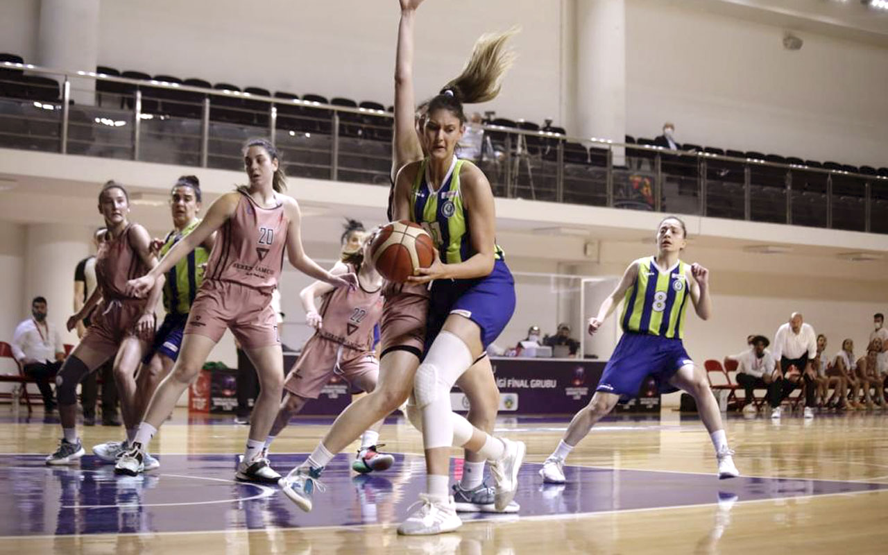 Rizeli ‘altın kızlar’ play-off’lara galibiyetle başladı