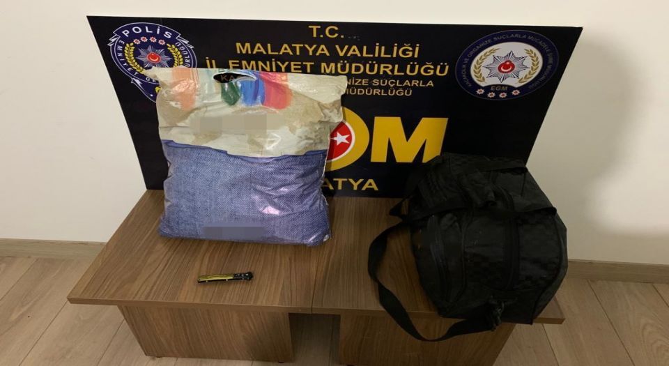 Malatya'da iki ayrı yolcu otobüsünde 10 kilo esrar ele geçirildi