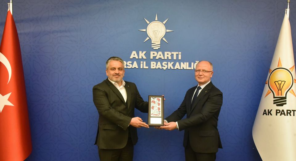 Bursa AK Parti'de vefa plaketi