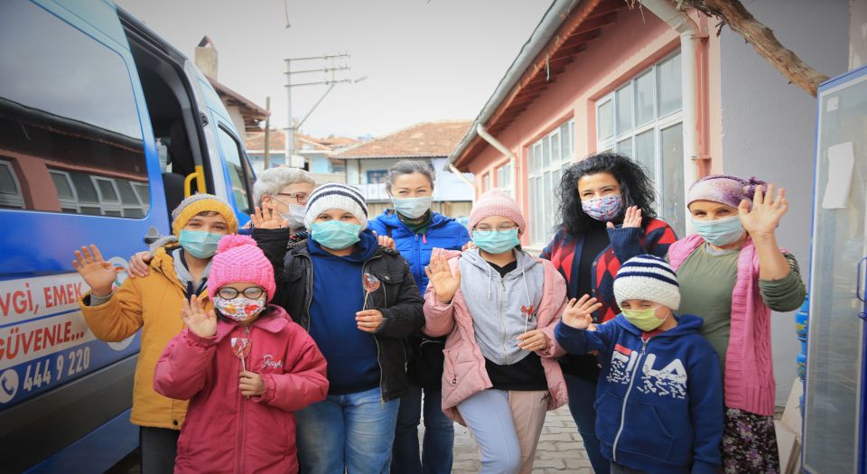 Pamukkale Belediyesi'nden 'Çocukları ısıt' projesi