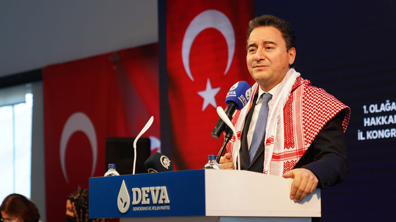 Babacan: "Cumhurbaşkanı kendiyle çelişiyor"