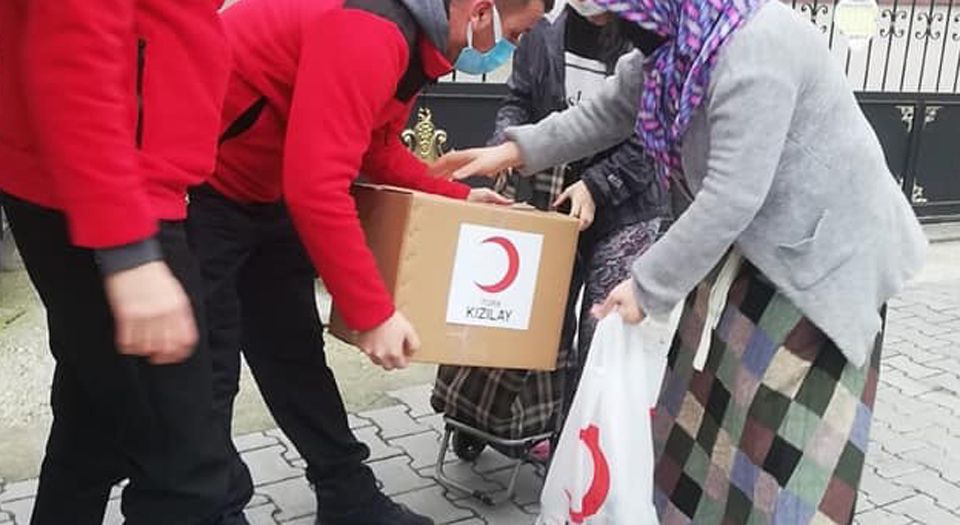 Bursa'da Kızılay'dan ihtiyaç sahiplerine yardım