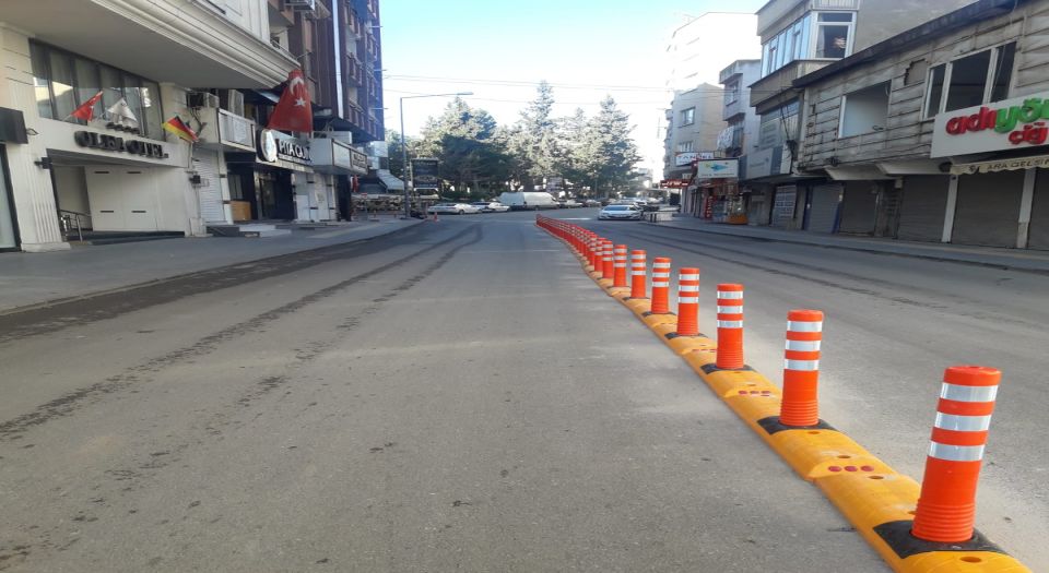 Kilis'te trafik oluşturan yola dubalı çözüm