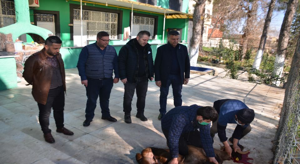 Kilis Belediyespor için adak kurbanı kestirdi