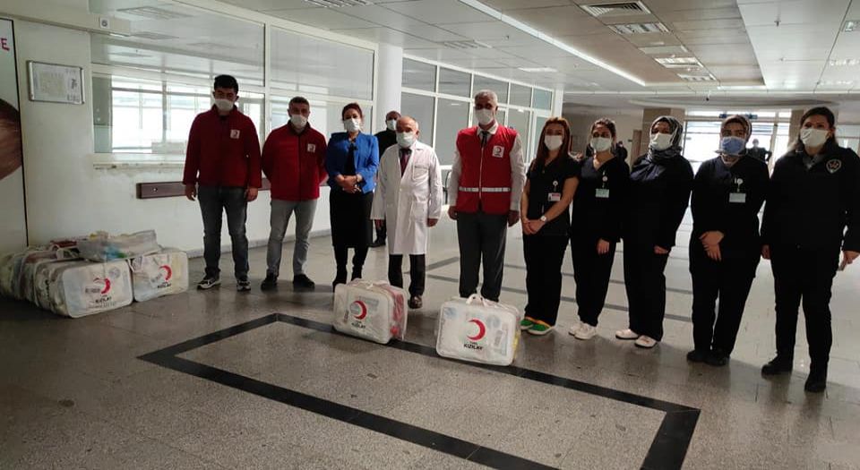 Siirt'te sevgi bohçaları Türk Kızılayı'ndan