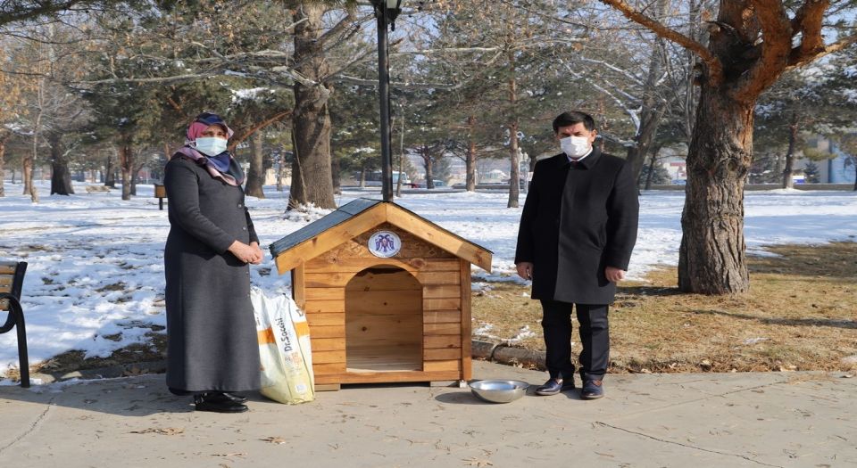 Erzincan Belediyesi'nden sokak hayvanlarına kulübe