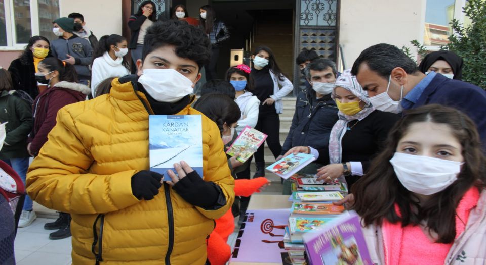 Gelecek Partisi 'kitap' aşısı