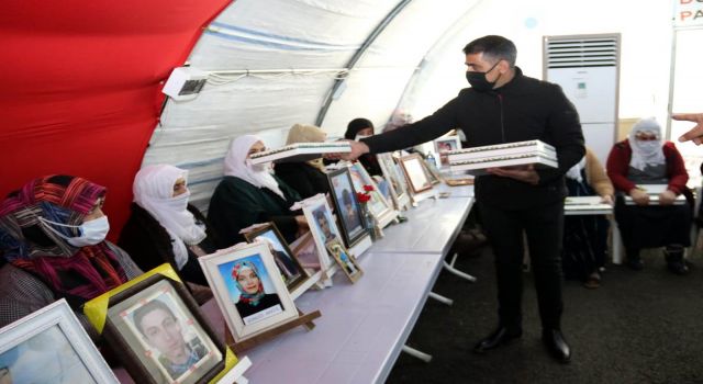 Bursa Osmangazi'den 'evlat nöbeti'ne destek