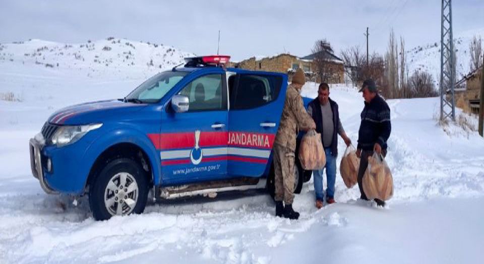 Sivas Kangal'da Jandarma'dan şefkat eli