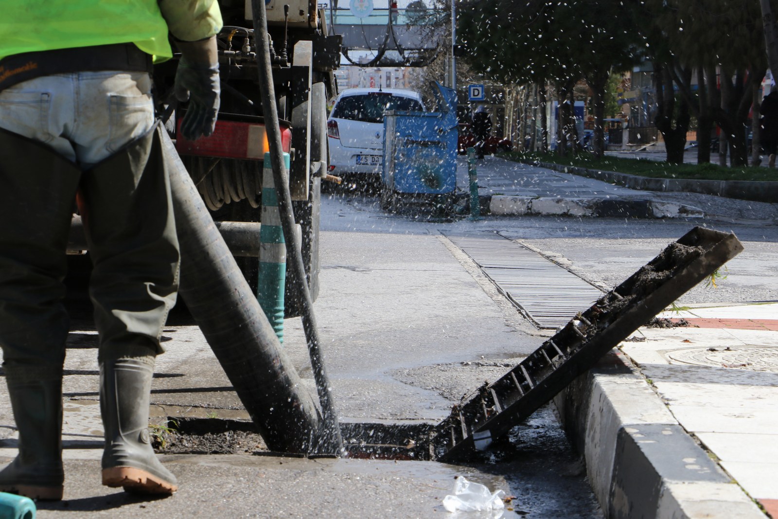 Manisa'da temizlik sürüyor
